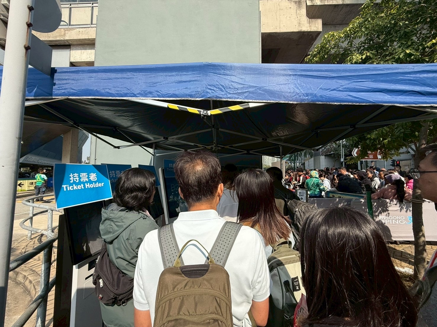 【香港旅遊】大嶼山昂坪360纜車、大澳漁村旅遊攻略、昂坪市集|香港一日遊攻略,山海文創療癒一日遊 - 第6張圖 香港昂坪纜車