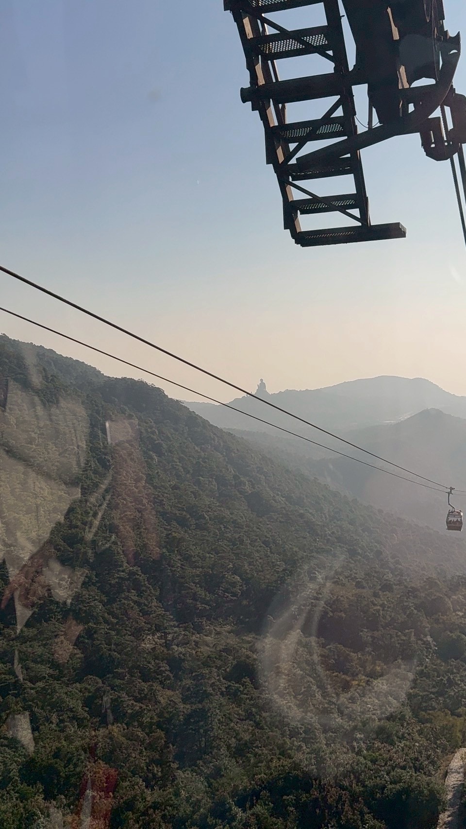 【香港旅遊】大嶼山昂坪360纜車、大澳漁村旅遊攻略、昂坪市集|香港一日遊攻略,山海文創療癒一日遊 - 第13張圖 昂坪纜車